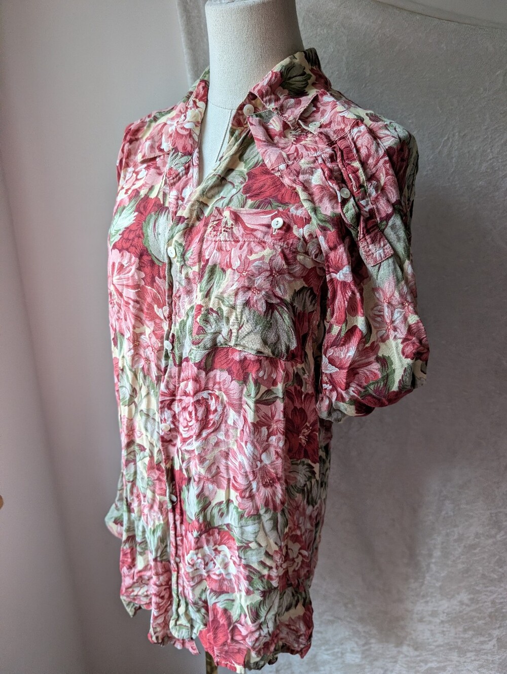 First Issue Vtg Rayon Pink Floral Long Sleeve Button Down Shirt